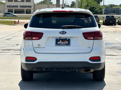 Used 2020 Kia Sorento AWD V6 image 5