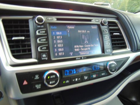 Used 2015 Toyota Highlander Limited AWD/4WD image 12