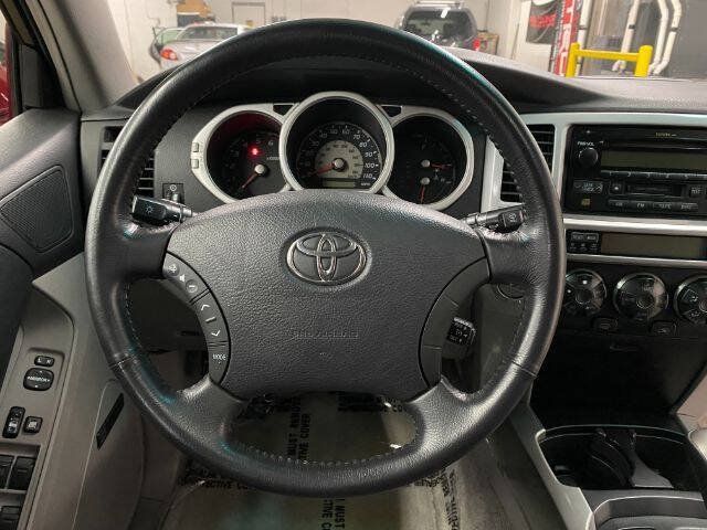 Used 2005 Toyota 4Runner SR5 AWD/4WD image 22