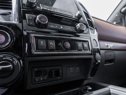 Used 2020 Nissan Titan Platinum Reserve AWD/4WD image 33