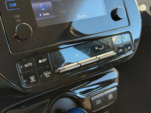 Used 2019 Toyota Prius LE image 28