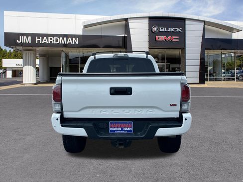 Used 2022 Toyota Tacoma TRD Off-Road w/ Technology Package AWD/4WD image 6