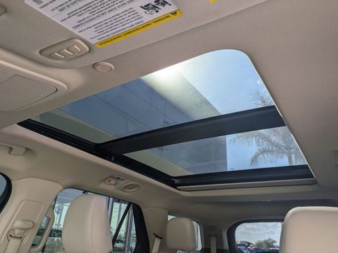 Used 2020 Ford Explorer Platinum w/ Premium Technology Package image 23