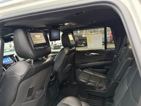 Used 2015 Cadillac Escalade Platinum image 8