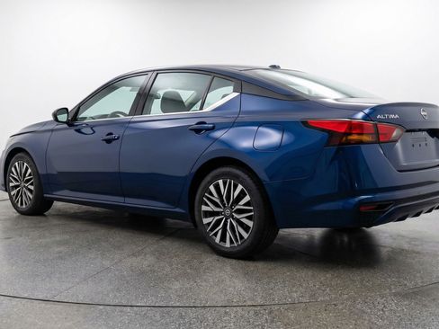 Used 2025 Nissan Altima 2.5 SV image 6