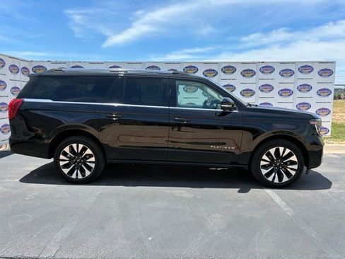 Certified 2025 Ford Expedition Max Platinum w/ Driver's Package AWD/4WD image 1