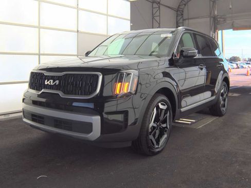 Used 2025 Kia Telluride EX w/ EX Captain's Chair Package FWD image 3