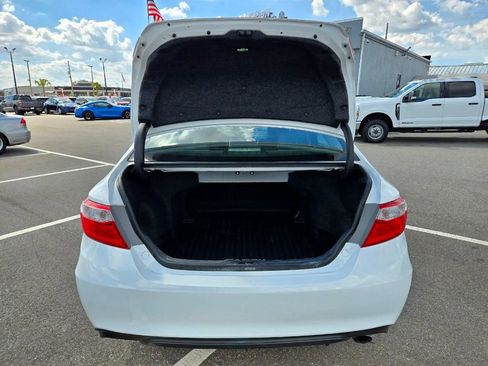 Used 2017 Toyota Camry SE image 16
