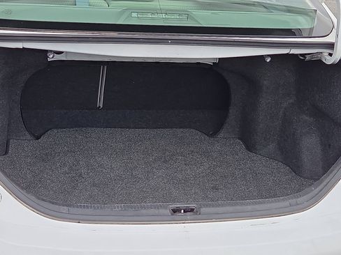 Used 2011 Toyota Camry LE image 9