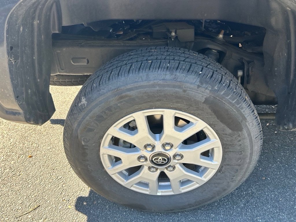 Used 2025 Toyota Tacoma SR5 AWD/4WD image 28