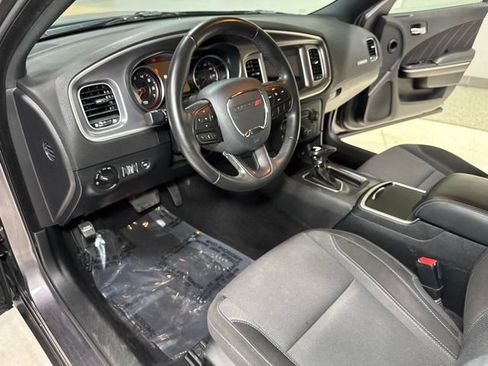 Used 2020 Dodge Charger SXT RWD image 10