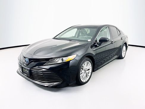 Used 2018 Toyota Camry XLE w/ Audio Package image 3
