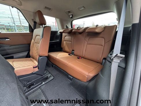 Used 2025 Nissan Pathfinder Platinum w/ Cargo Package AWD/4WD image 16