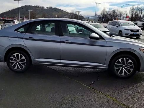 Used 2024 Volkswagen Jetta S image 9