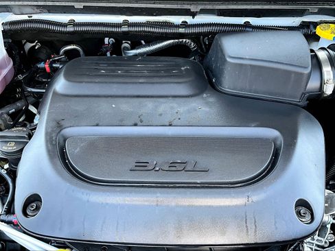 Used 2026 Chrysler Pacifica Limited w/ S Appearance Package FWD image 31