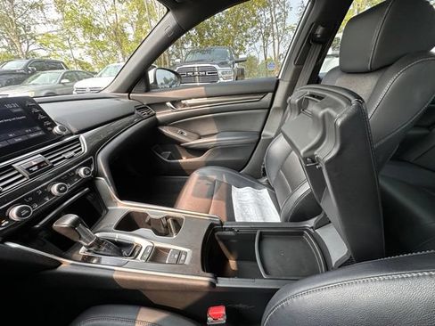 Used 2018 Honda Accord Sport image 24