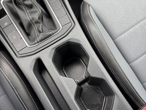 Used 2025 Volkswagen Jetta SE image 40