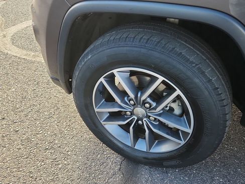 Used 2017 Jeep Grand Cherokee Limited image 19