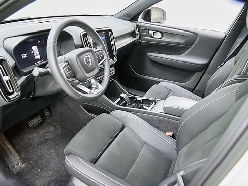 Certified 2023 Volvo XC40 Recharge Ultimate w/ Protection Package Premier image 11