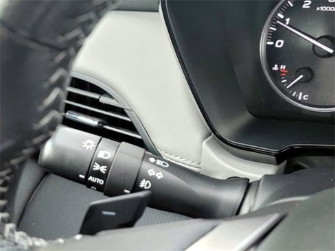 Used 2022 Subaru Outback Premium image 19