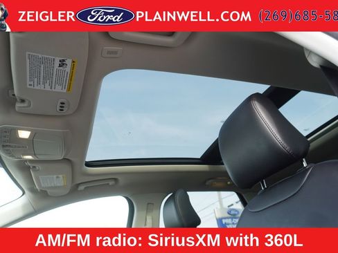 Used 2024 Ford Edge SEL w/ Convenience Package AWD/4WD image 2