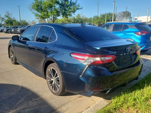 Used 2019 Toyota Camry SE image 4
