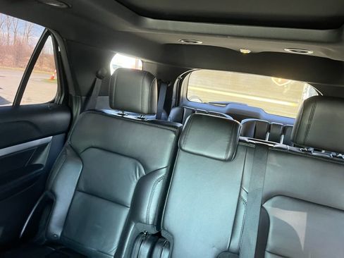 Used 2017 Ford Explorer XLT w/ Equipment Group 202A image 21