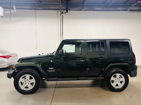 Used 2011 Jeep Wrangler Unlimited Sahara w/ Dual Top Group AWD/4WD image 5