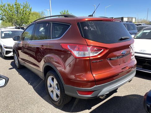 Used 2016 Ford Escape SE w/ Equipment Group 201A image 2