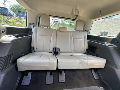 Used 2018 Ford Expedition XLT w/ Equipment Group 202A AWD/4WD image 21