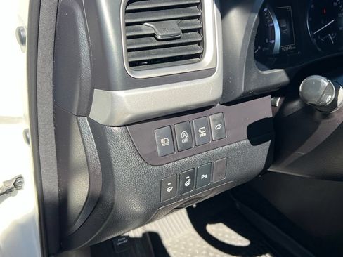 Used 2018 Toyota Highlander Limited Platinum AWD/4WD image 14
