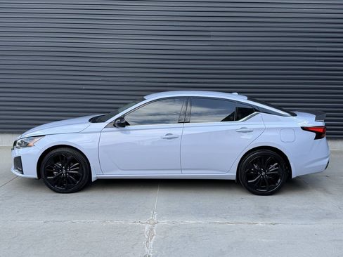 Used 2025 Nissan Altima 2.5 SR AWD/4WD image 9