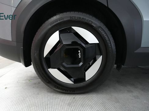 Used 2024 Kia EV9 Wind AWD/4WD image 22