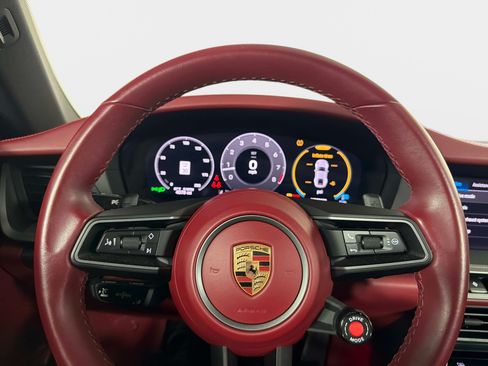 Used 2025 Porsche 911 Carrera RWD image 31