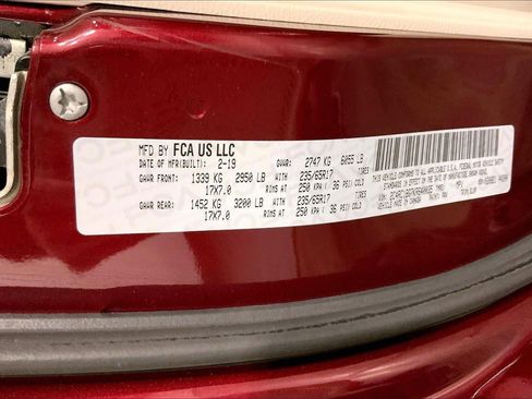 Used 2019 Chrysler Pacifica Touring-L image 32