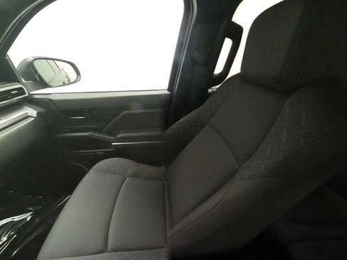 Used 2025 Toyota Tacoma SR5 AWD/4WD image 28
