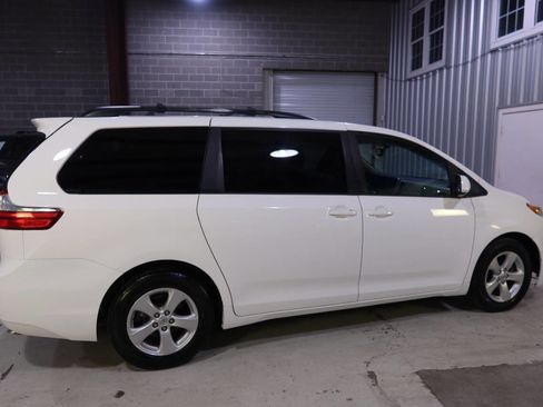 Used 2015 Toyota Sienna LE image 6