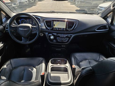 Used 2019 Chrysler Pacifica Touring-L w/ Advanced Safetytec Group FWD image 28