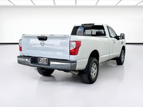 Used 2017 Nissan Titan SV RWD image 4