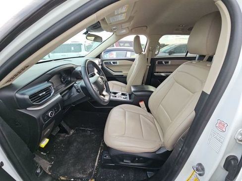 Used 2023 Ford Explorer XLT w/ Equipment Group 202A image 9