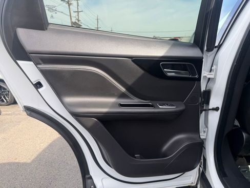 Used 2017 Jaguar F-PACE R-Sport image 22