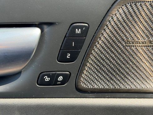 Certified 2024 Volvo XC60 B5 Ultimate w/ Climate Package image 17