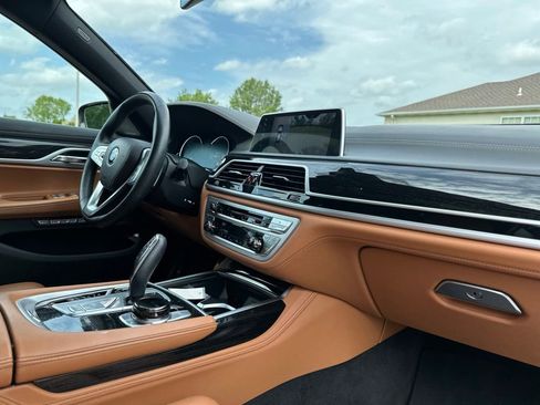 Used 2018 BMW 750i xDrive AWD/4WD image 27