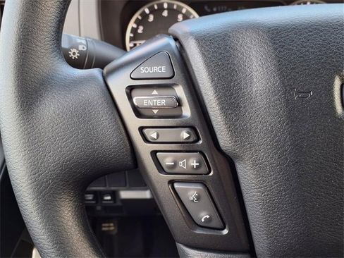Used 2025 Nissan Frontier SV image 13