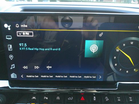 Used 2024 Chevrolet Silverado 1500 ZR2 w/ Technology Package image 24