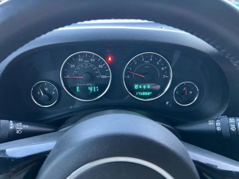 Used 2014 Jeep Wrangler Unlimited Sahara image 16