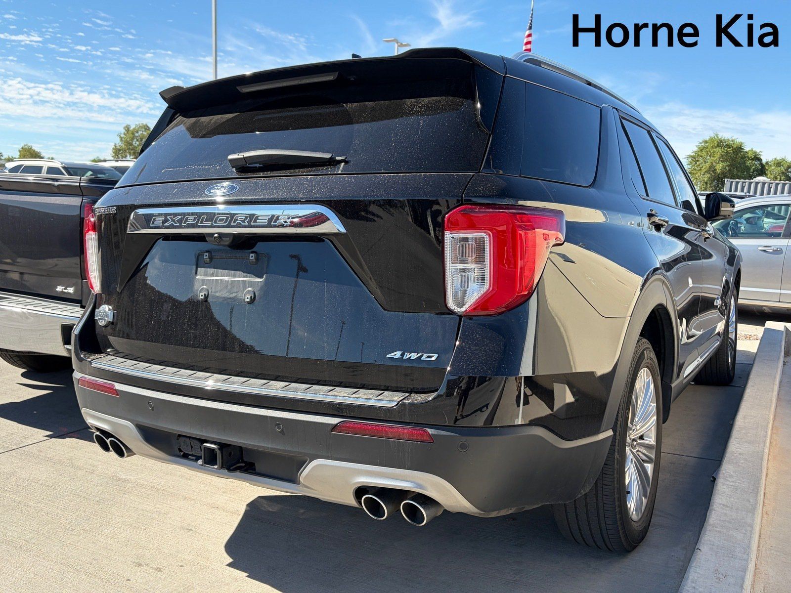 Used 2023 Ford Explorer King Ranch w/ Technology Package AWD/4WD image 3