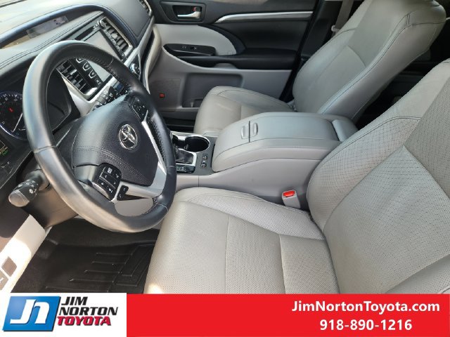 Used 2019 Toyota Highlander Limited FWD image 14