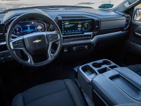 Used 2023 Chevrolet Silverado 1500 LT AWD/4WD image 25