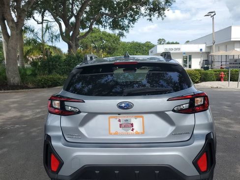 Used 2024 Subaru Crosstrek 2.0i Premium AWD/4WD image 5